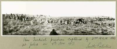 1600 türkische Gefangene, gefangen von der 2. A.L.H. Brigade, 8. November 1917 von Capt. Arthur Rhodes